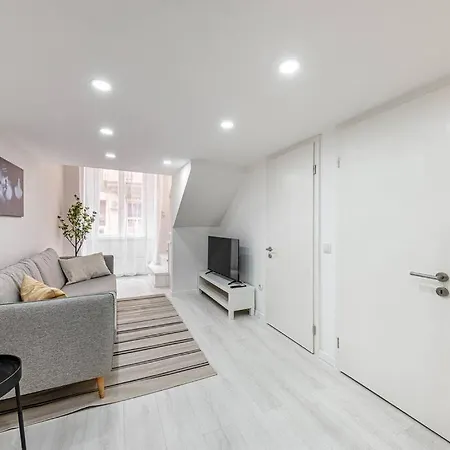 아파트 2 Bedroom Large Kitchen Flat On M1 Metro 부다페스트