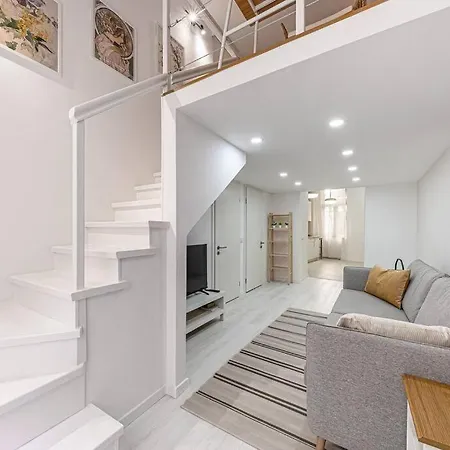 아파트 2 Bedroom Large Kitchen Flat On M1 Metro