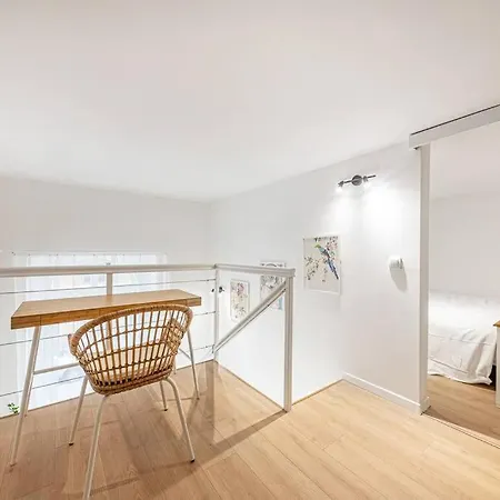 아파트 2 Bedroom Large Kitchen Flat On M1 Metro *