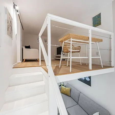 Appartamento 2 Bedroom Large Kitchen Flat On M1 Metro